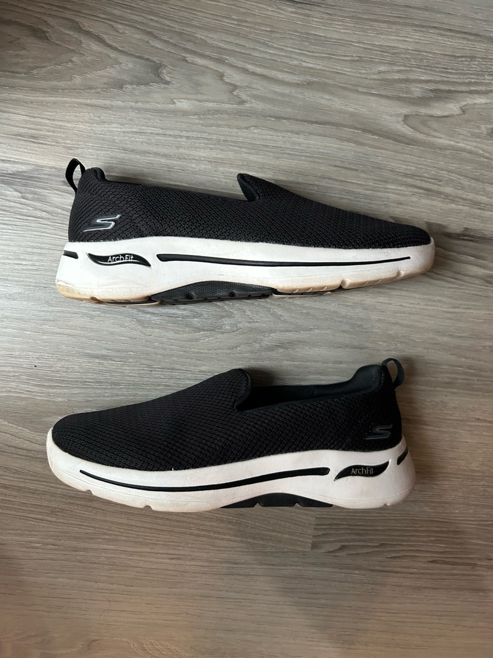 Skechers Arch Fit slip-ons - Women’s 8.5
